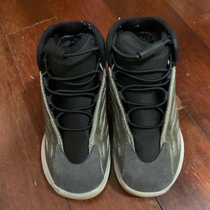Yeezy QNTM size 9k